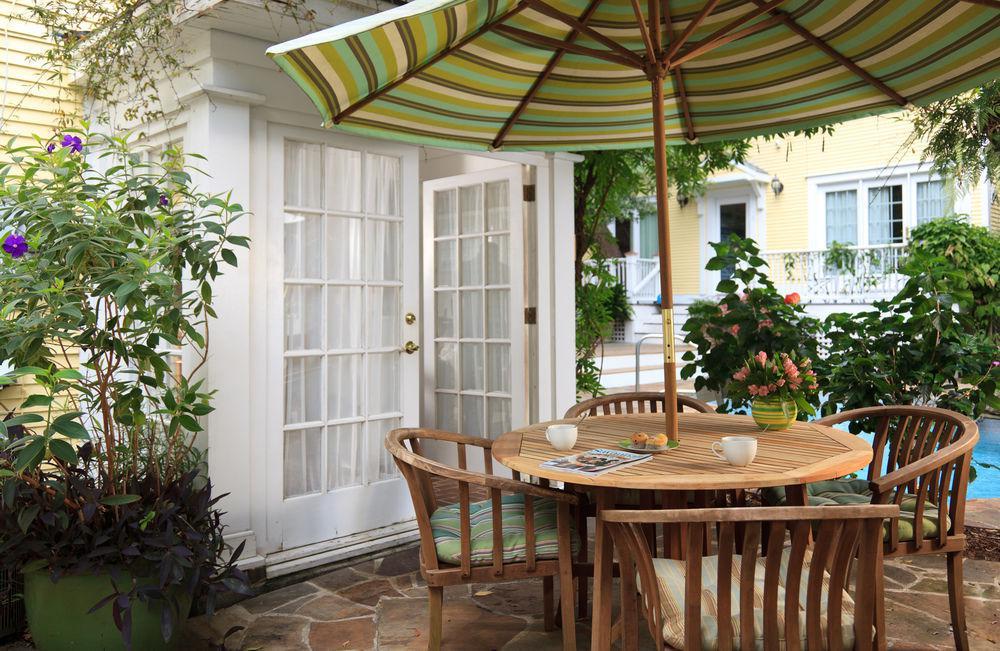 Azalea Inn And Villas Savannah Exterior photo