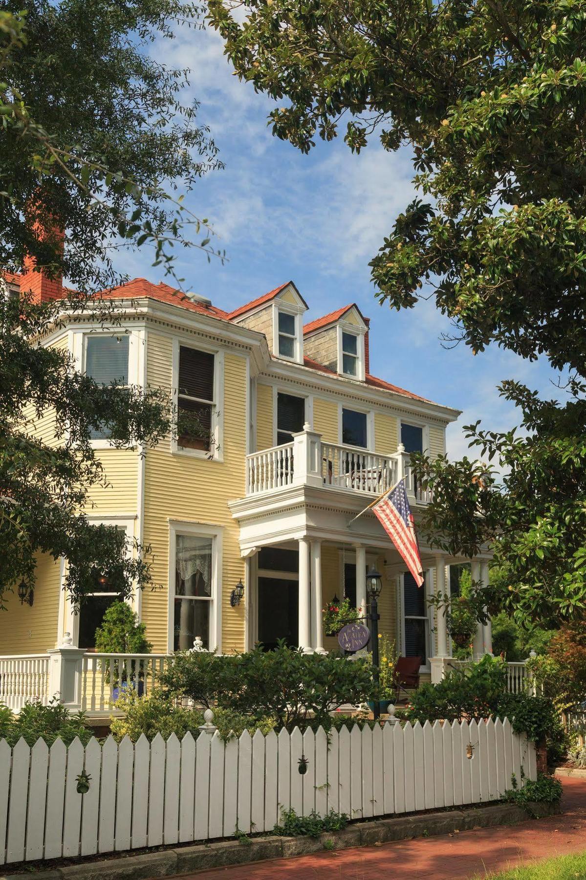 Azalea Inn And Villas Savannah Exterior photo