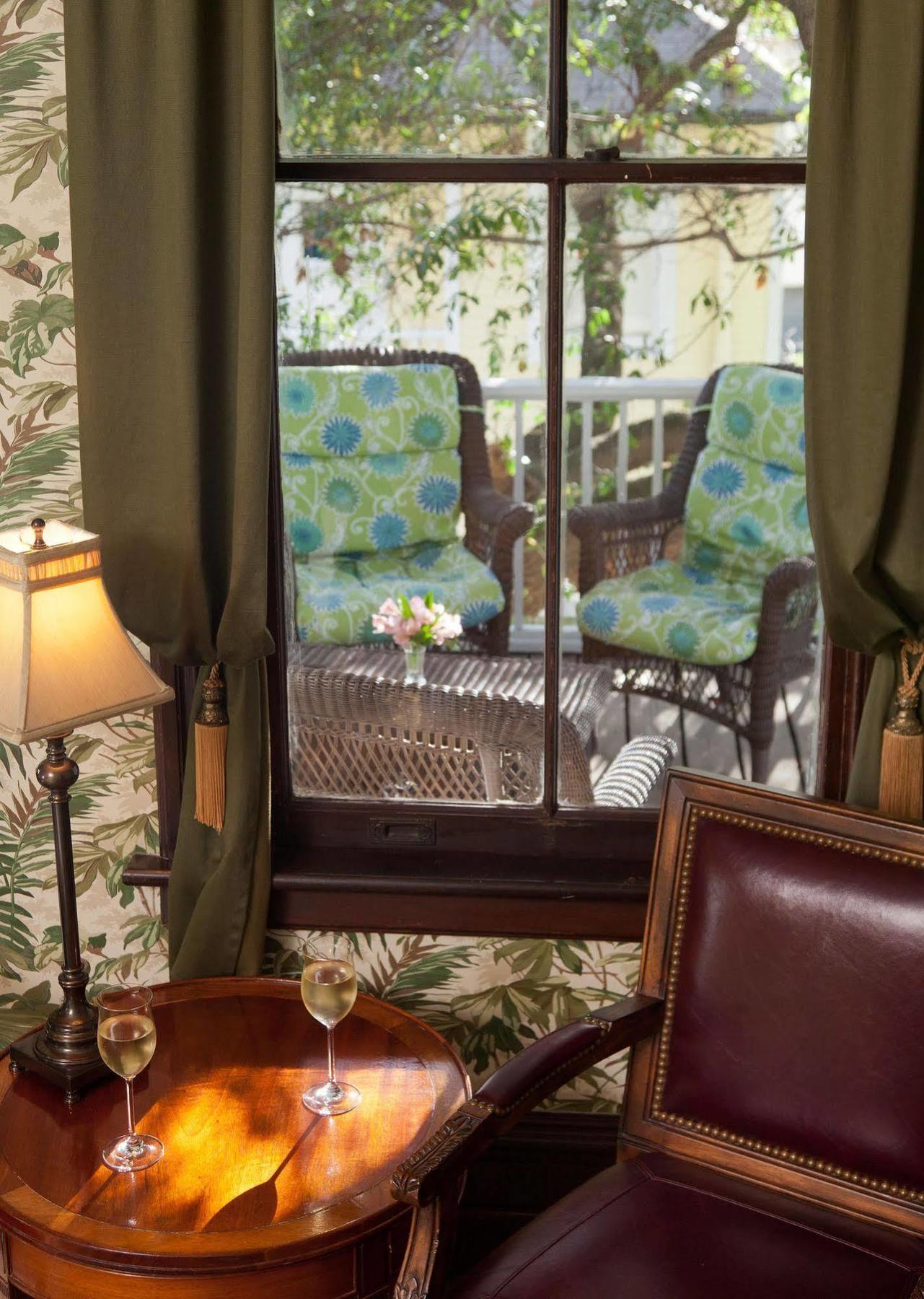 Azalea Inn And Villas Savannah Exterior photo